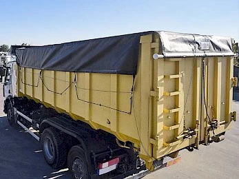Höhenverstellbares Cover-Truck Rollverdecksystem für sämtliche Fahrzeuge zum Transport von Abrollcontainern - seitliche Sicht